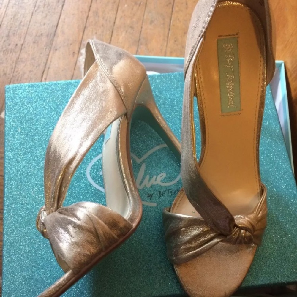 Betsey Johnson SB-Abi 8 gold pump heels shoes